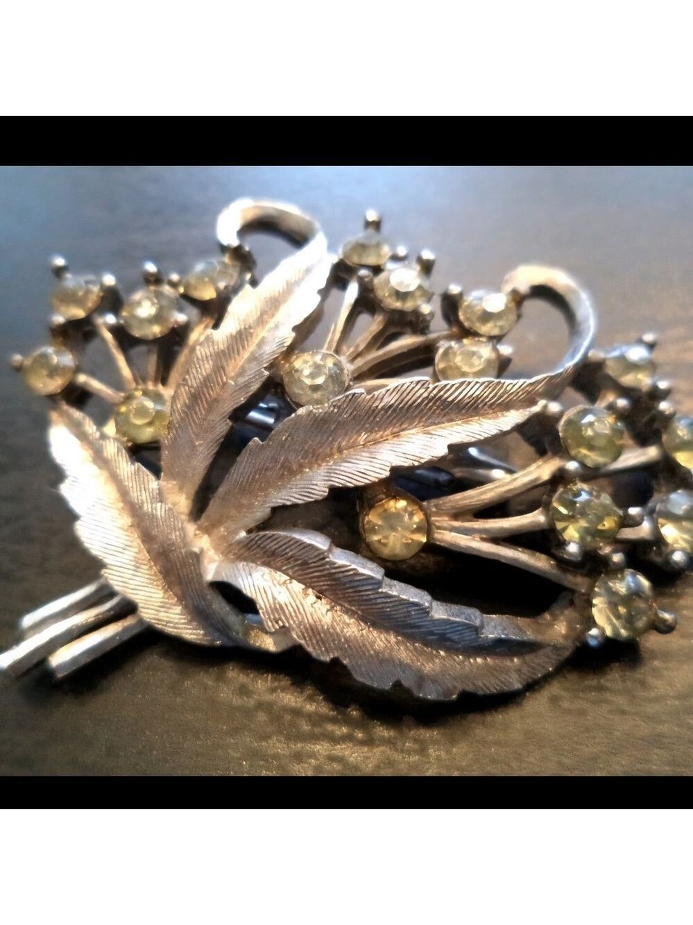 STUNNING VINTAGE ESTATE GREEN RHINESTONE FLOWER 1 7/8" BROOCH